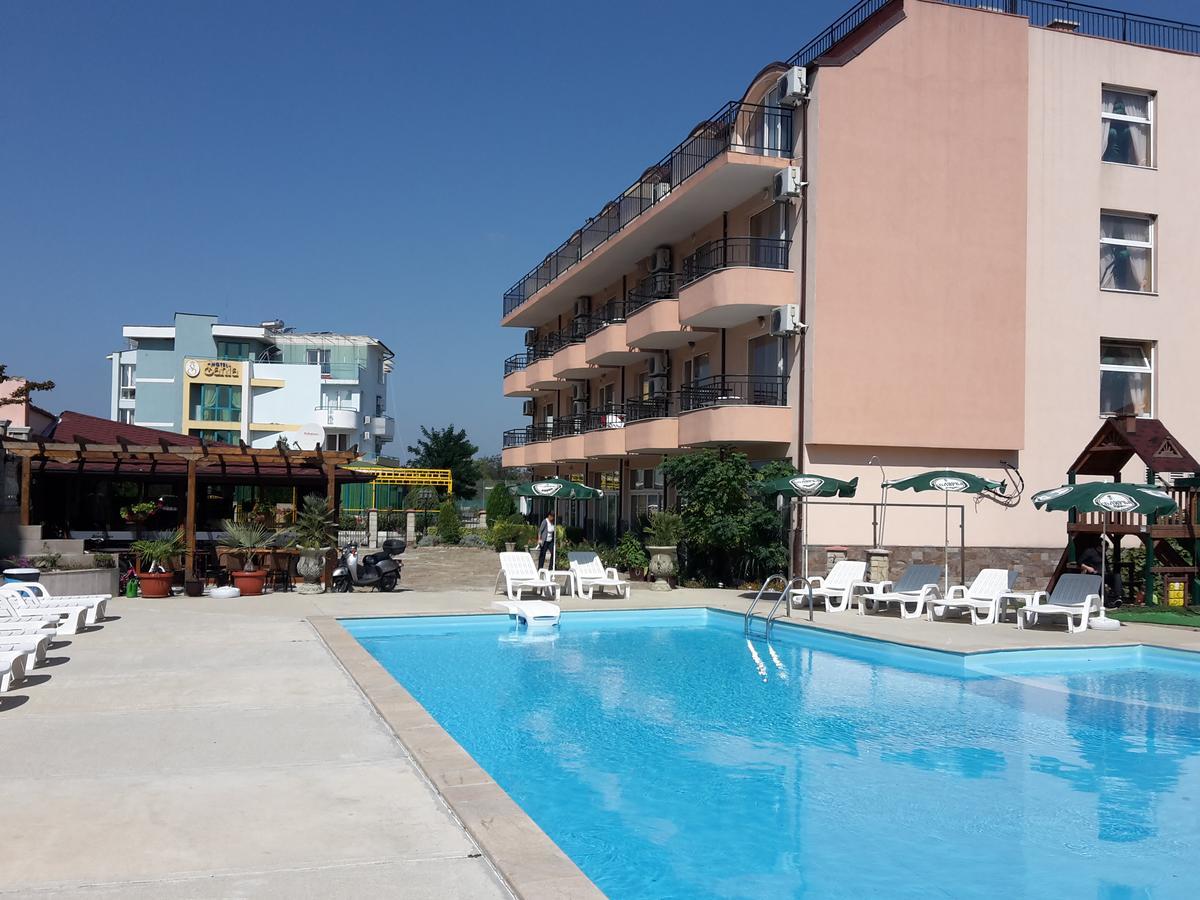 Hotel Black Sea - Breakfast, Pool & Free Parking Obzor Kültér fotó